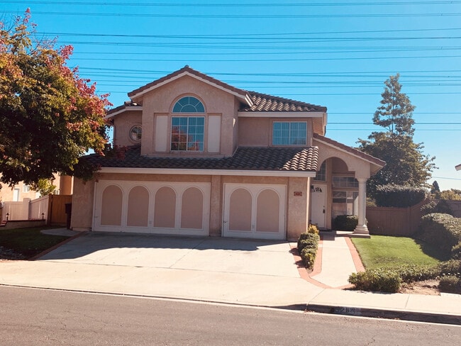 Building Photo - Spacious 4BD/2.5BA Home in Chula Vista - $4,495/mo!!