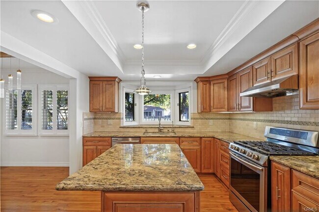 Photo - 1430 N Maple St House