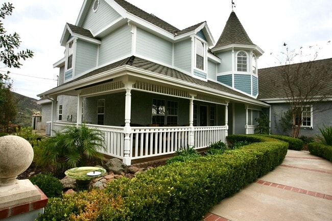 Building Photo - 4br 3-1/2ba Victorian in hills of Blossom Valley