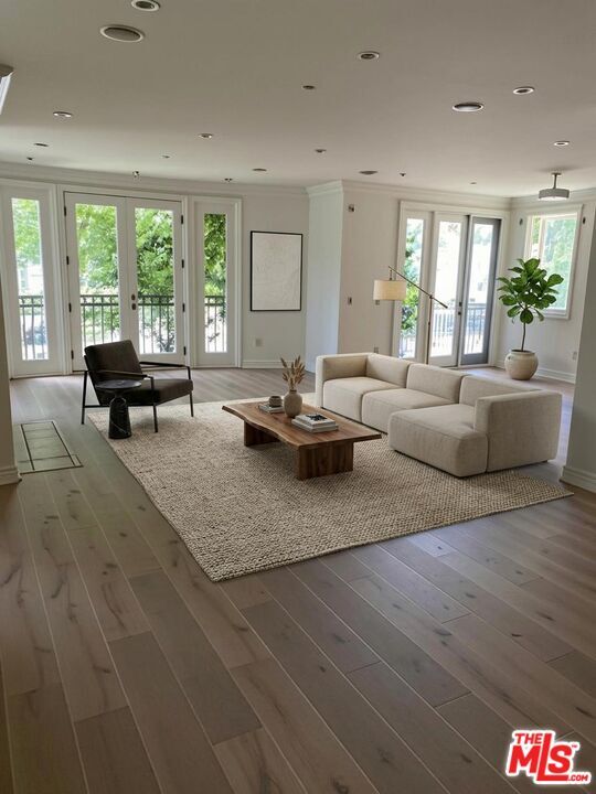 Building Photo - 129 S Elm Dr Unit 101