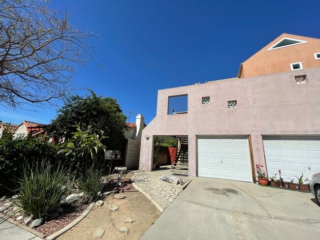 Building Photo - Newly Remodeled 3BD/1.5BA Duplex in Culver City!