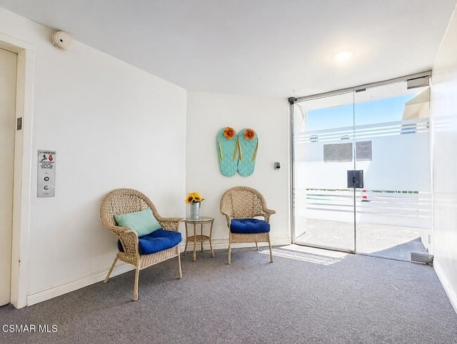 Photo - 620 S Gramercy Pl