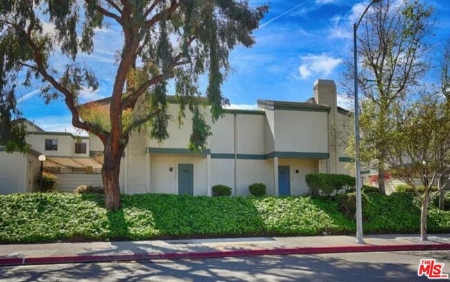 Photo - 10574 Sunland Blvd Townhome