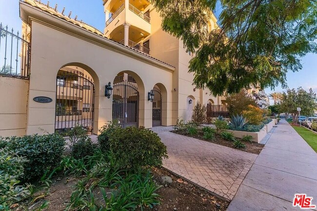 Photo - 1522 Amherst Ave Unit 101