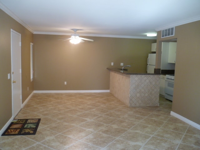 Building Photo - 18350 Hatteras St Unit 108