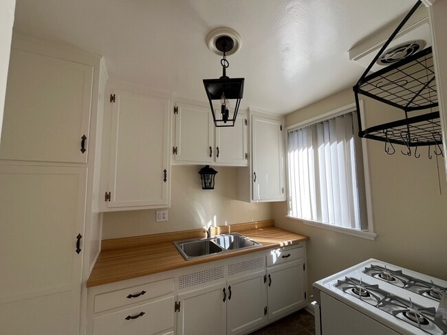 Photo - 128 N Maple Street