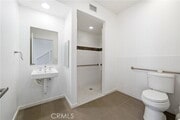 Photo - 629 W 17th St