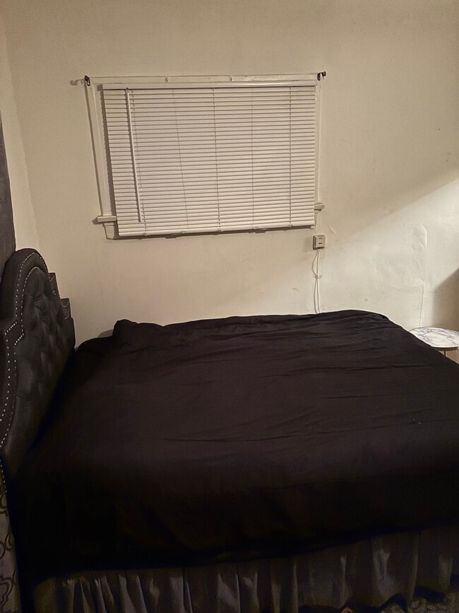 Photo - 5123 Marathon St