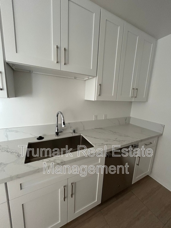 Building Photo - 555 Palm Dr Unit A