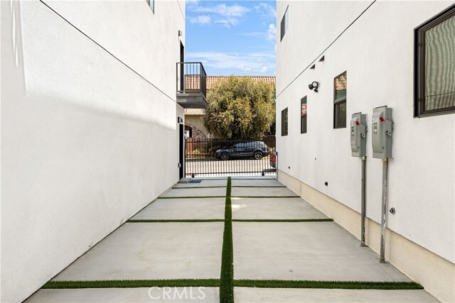 Photo - 443 N Harvard Blvd