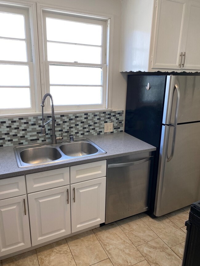 Photo - 626 Midvale Ave