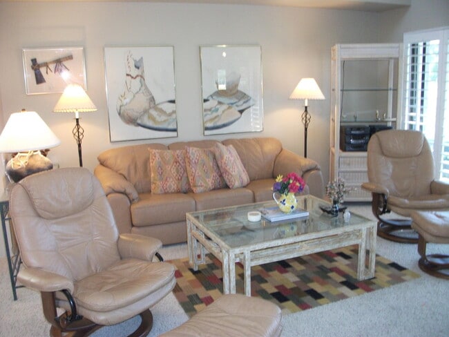 Photo - 107 Racquet Club Dr N