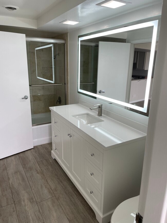 Building Photo - 4337 Marina City Dr Unit 843