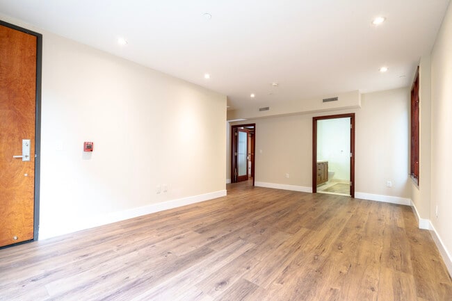 Photo - 1929 Selby Ave Unit 201