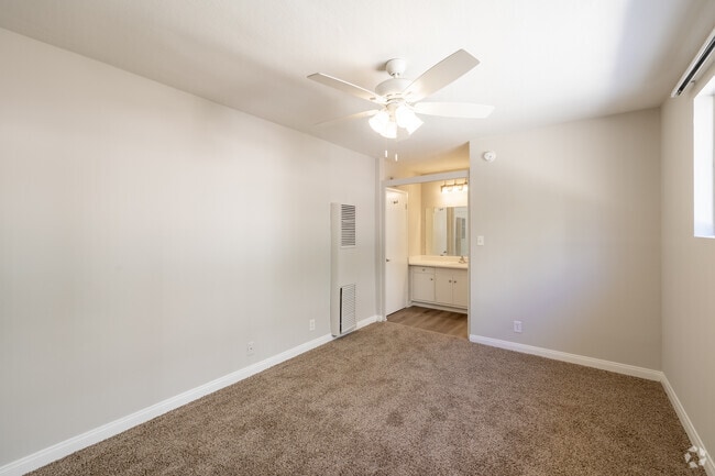 1BR, 1BA - 500SF - Bedroom - 6717 Wilkinson