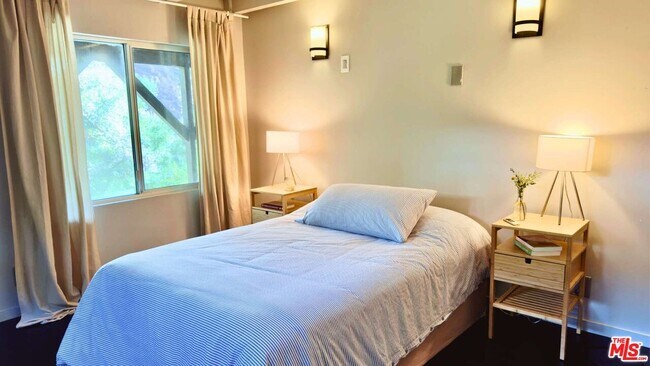 Building Photo - 19562 Cave Way