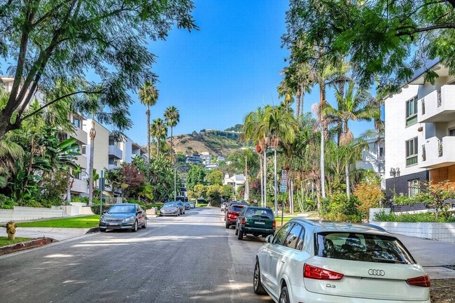 Photo - Stunning HUGE Top-floor 2+2 Unit Unit 15