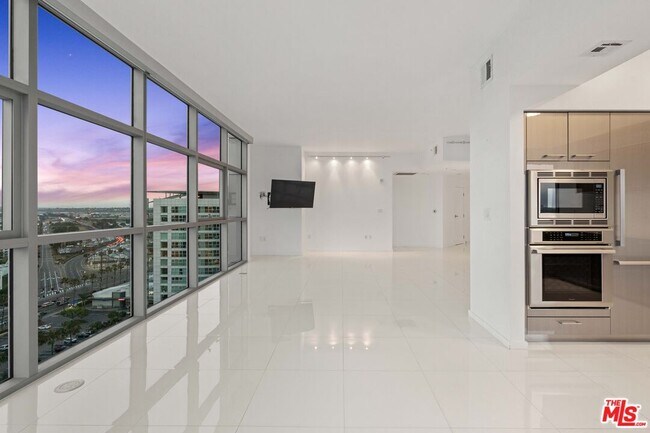 Photo - 13700 Marina Pointe Dr Unit 1915