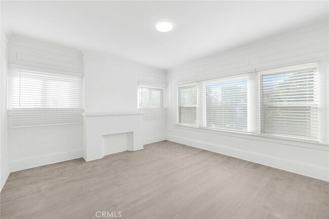 Photo - 548 N Kenmore Ave