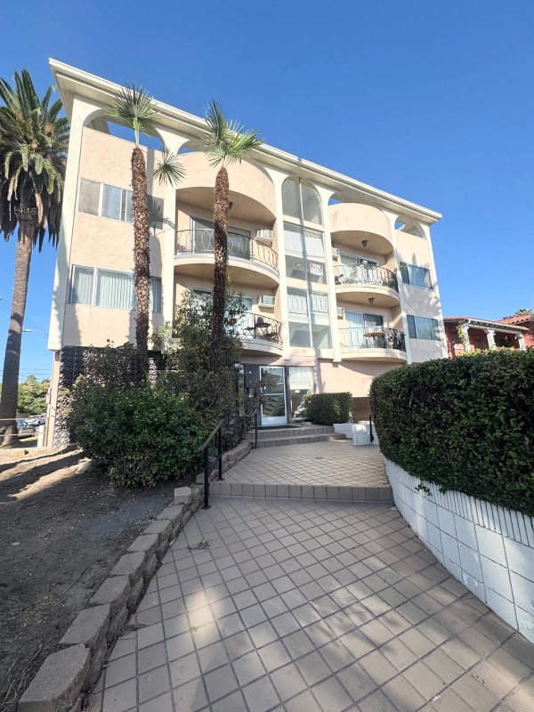 Building Photo - 1551 S Sherbourne Dr Rental