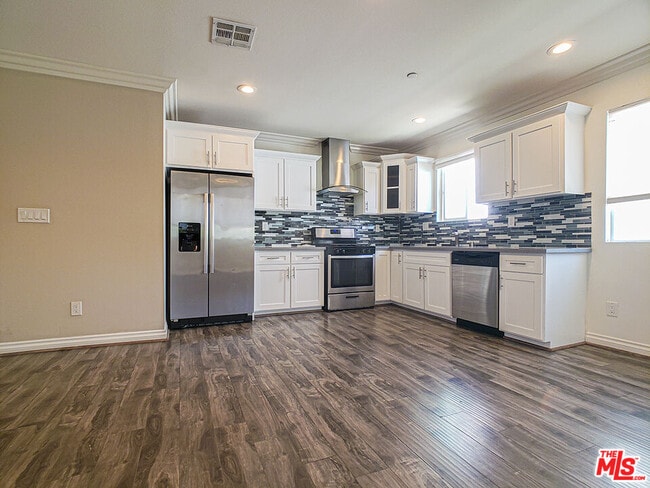 Photo - 963 N Wilton Pl Unit 963 1/2