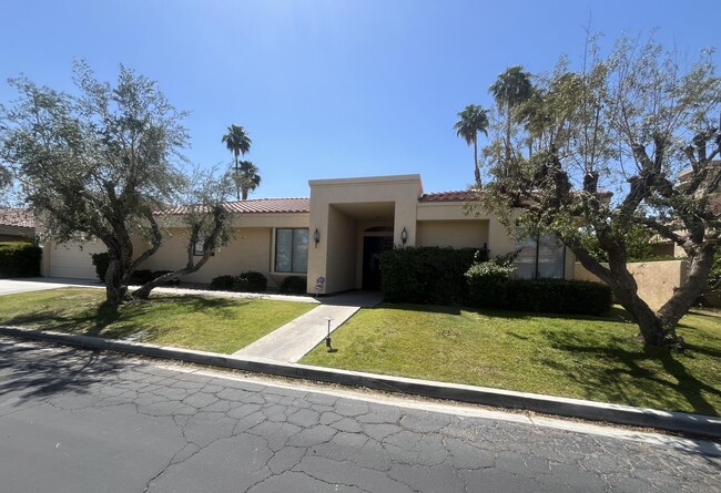 Photo - 11 Mission Palms Dr W House