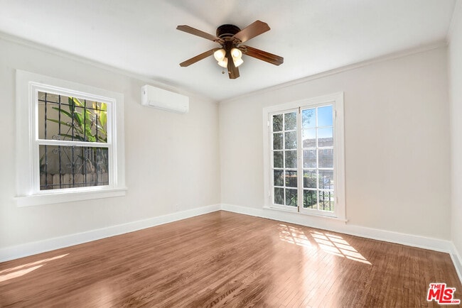 Photo - 942 Croft Ave