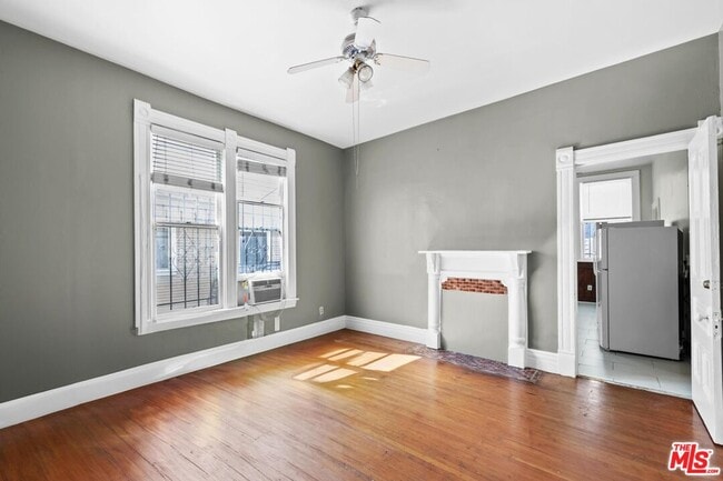 Building Photo - 1223 W 23rd St Rental