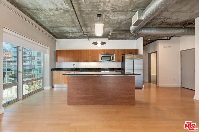 Photo - 645 W 9th St Unit 500