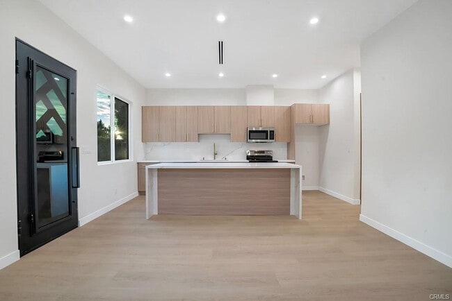 Photo - 17425 Los Alimos St