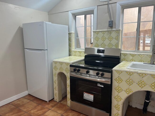 Photo - 3446 Madison St