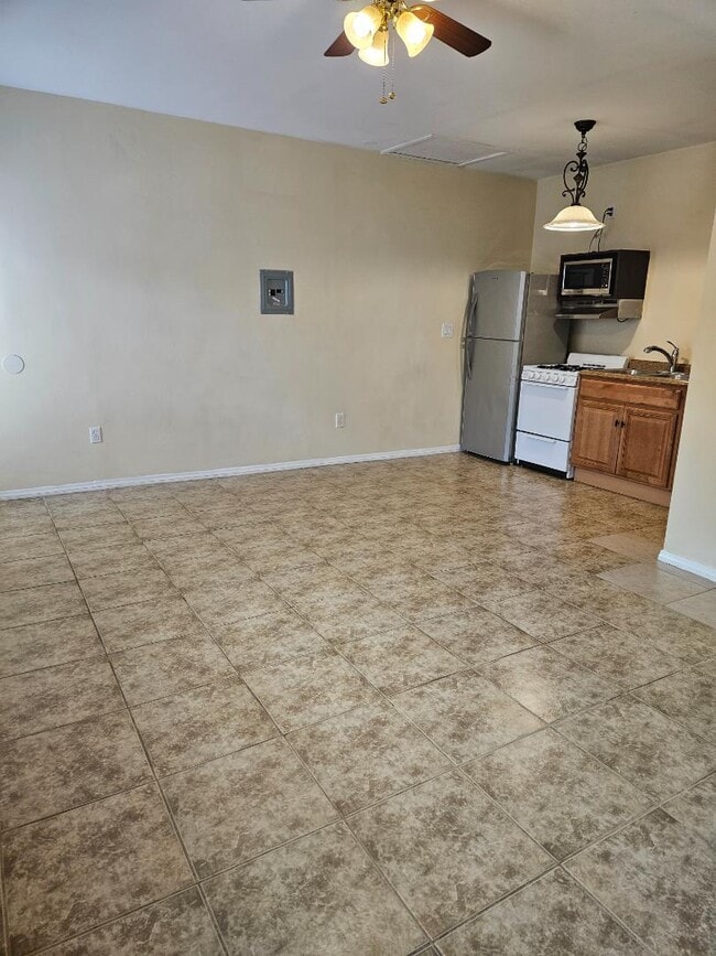 Building Photo - 7102 Mohawk St