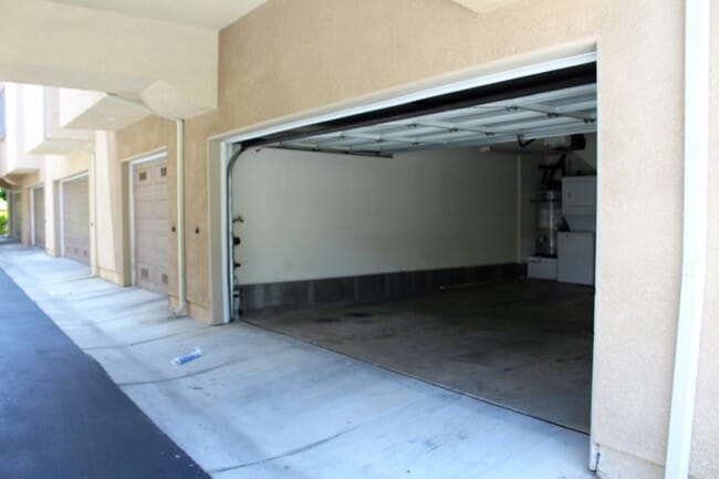 Photo - 3 bed 3 bath by Cal Sate!