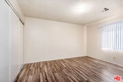 Photo - 550 E Ave H 14