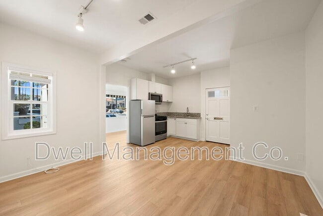 Building Photo - 8451 La Mesa Blvd Unit 1