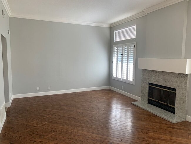Building Photo - Upgraded 2bdrm in Mission Viejo Unit 104