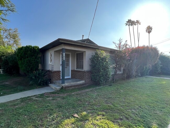 Photo - 13900 Burbank Blvd House