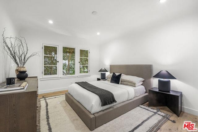 Building Photo - 1064 S Alfred St