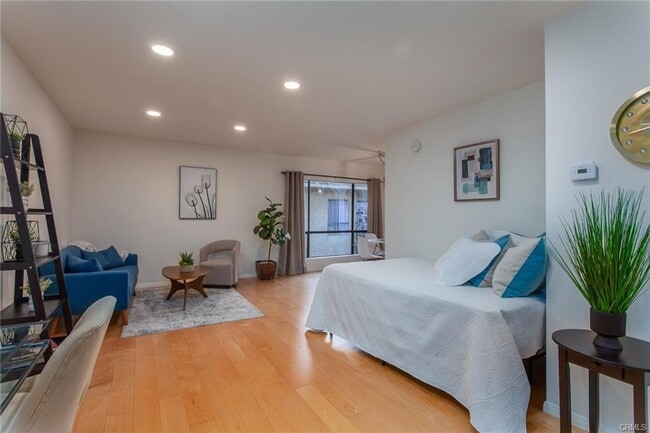 Photo - 1735 N Fuller Ave Unit 1735 Fuller #425