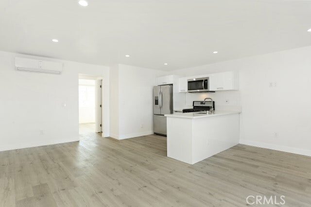 Building Photo - 6745 Laurel Canyon Blvd Unit 102
