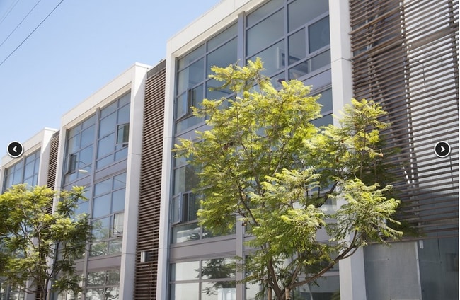 Display of large windows front of property - Loft2015 Apartments