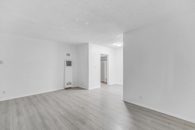 Photo - 3324 Drew St