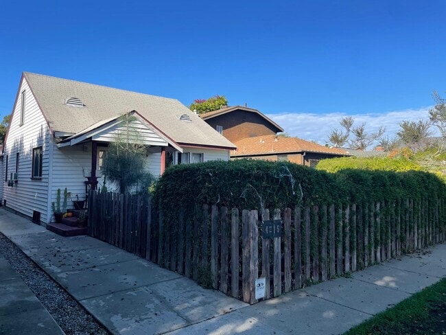 Building Photo - 4215 Mildred Ave Unit Front Detached House