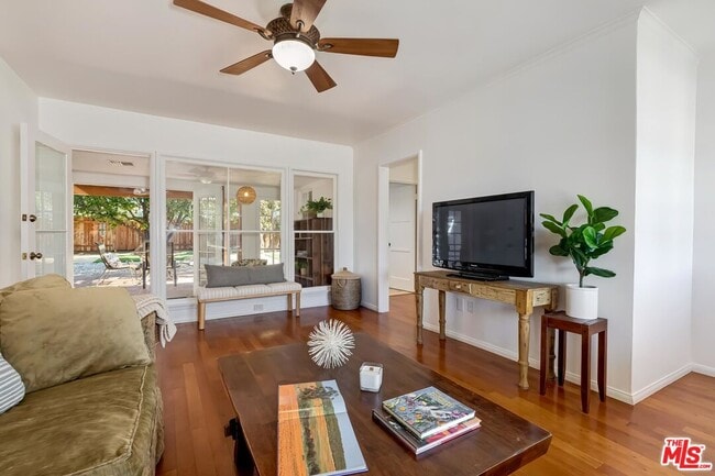 Photo - 7236 Encino Ave