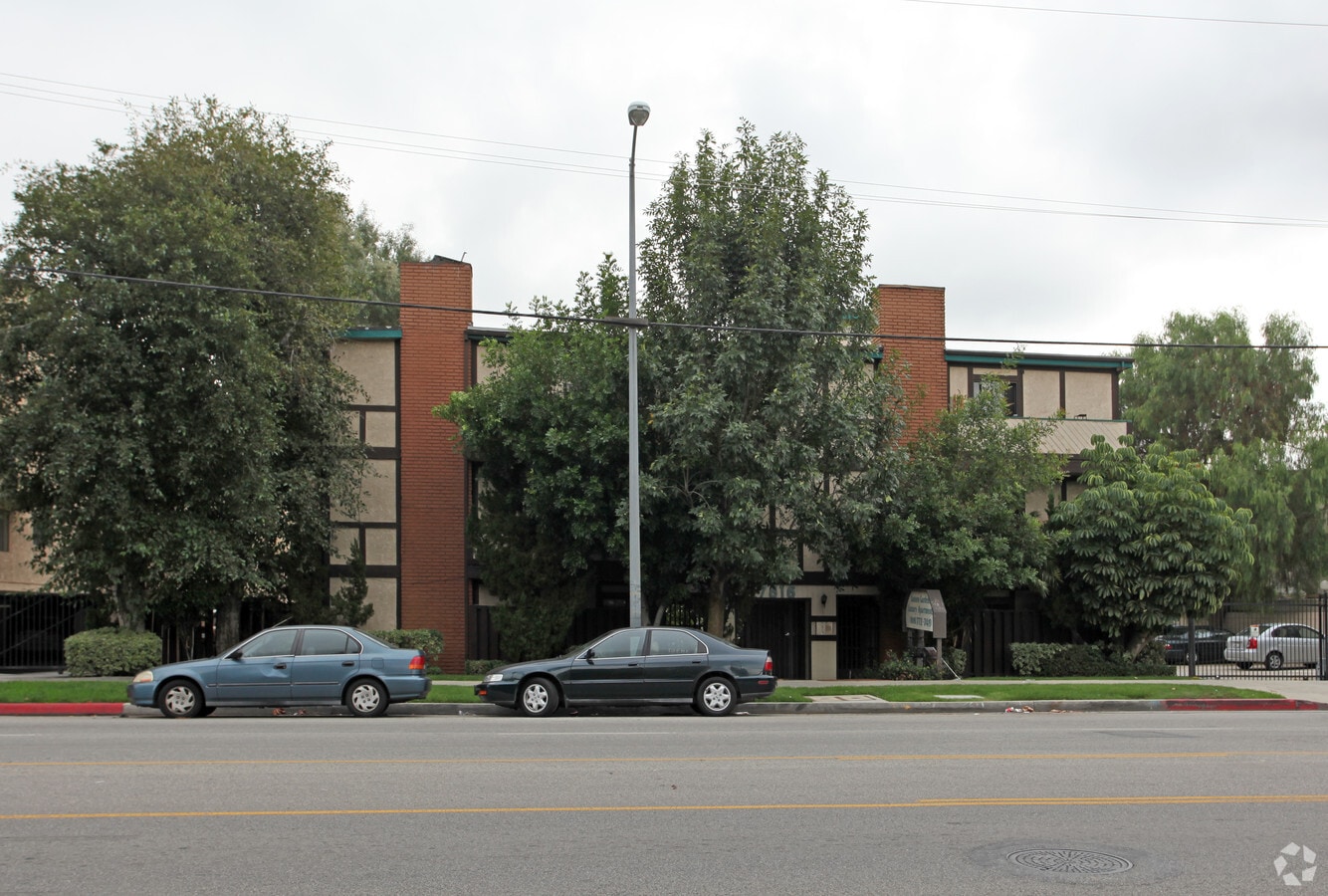 Photo - Lassen Garden Apartments