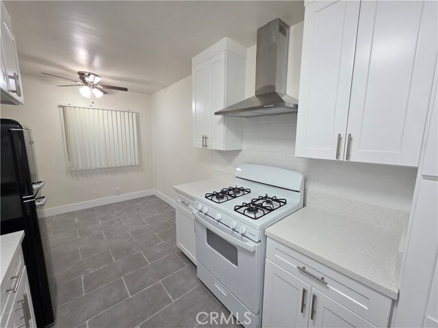 Photo - 20609 Hartland St Unit 2