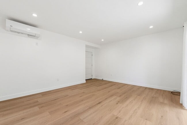 Photo - 2819 Sycamore Ave