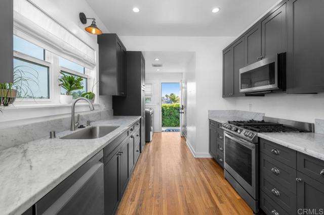 Photo - 4393 Georgia St