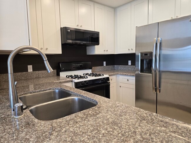 Building Photo - 13133 Le Parc Unit #601