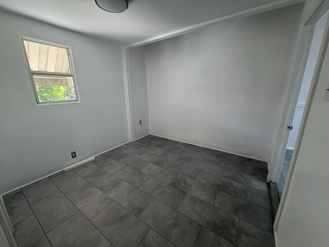 Photo - 563 W Sepulveda St
